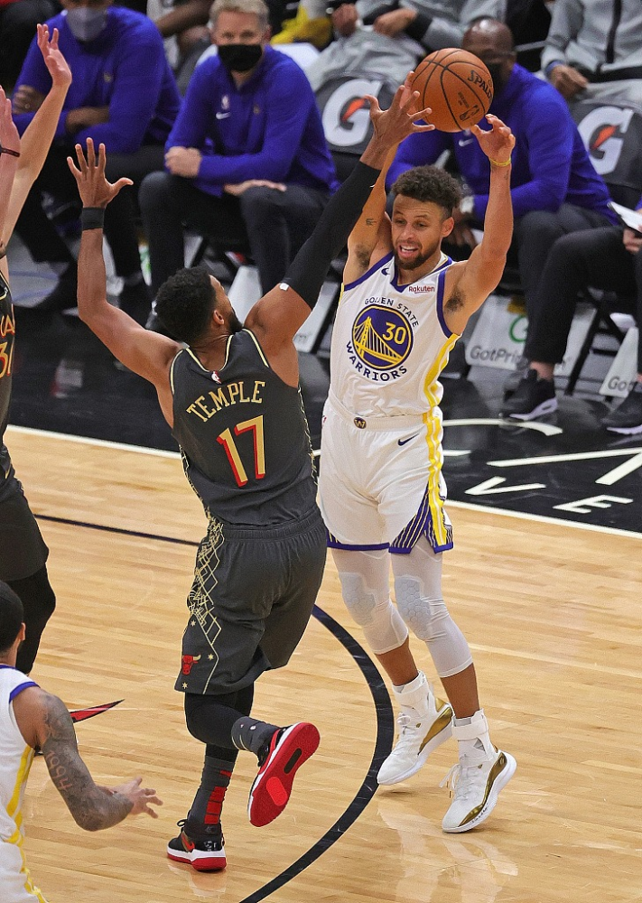 今夜亚特兰大调整名单以备NBA总决赛,状态回暖环节打磨,悬念犹存,更衣室氛围转暖 今夜亚特兰大调整名单以备NBA总决赛,状态回暖环节打磨,悬念犹存,更衣室氛围转暖